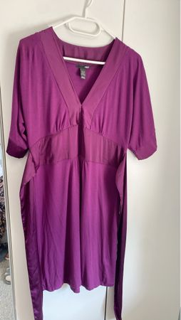 Elegantes, violettes Kleid  Grösse 40