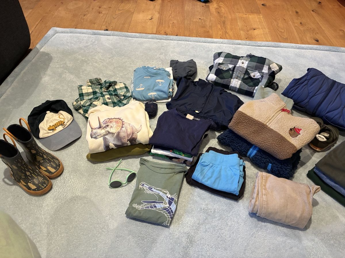 Lotti & Set di vestiti: Kleiderpaket Grösse 98, Junge – Usato da Mitlödi venduto da meyer-sabrina 1