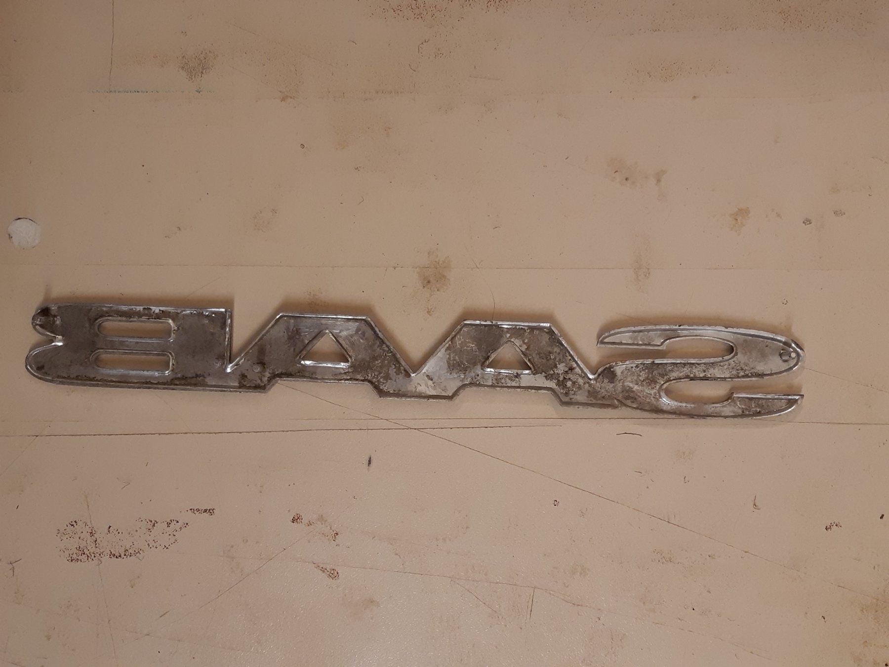 Saab Tutti pezzi di ricambio auto: Emblème SAAB – Usato da Ependes VD venduto da Cartonabanane 3