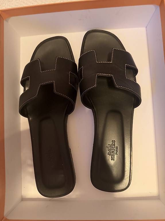 Hermès Scarpe da donna: Hermès Oran Sandalen; Schwarz, Grösse 39 – Usato da Schliern bei Köniz venduto da Nesrin87