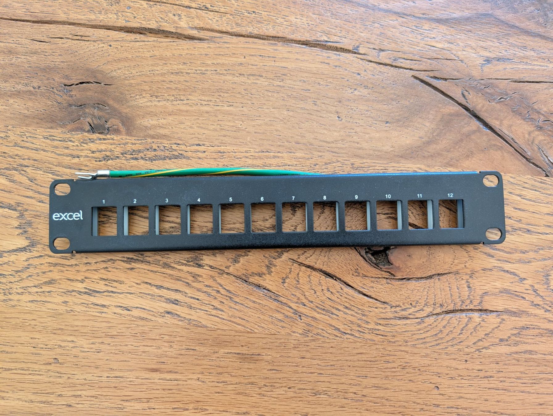 Racks & Cavalletti: Panneau Keystone pour rack 10" – Usato da Delémont venduto da breacH