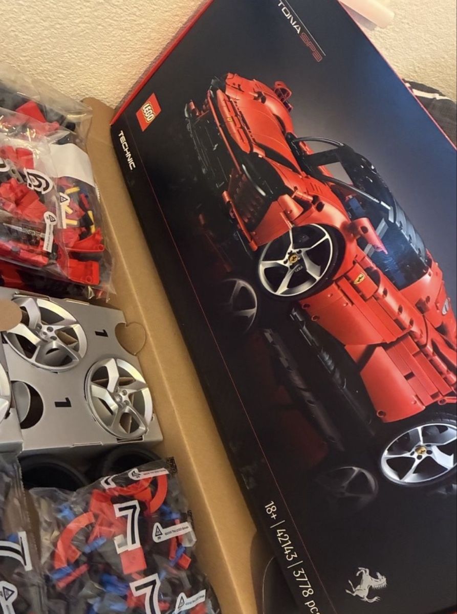 Lego Kit di costruzioni: LEGO Technic Ferrari Daytona SP3 42143 – Usato da Jonen venduto da Sschriber