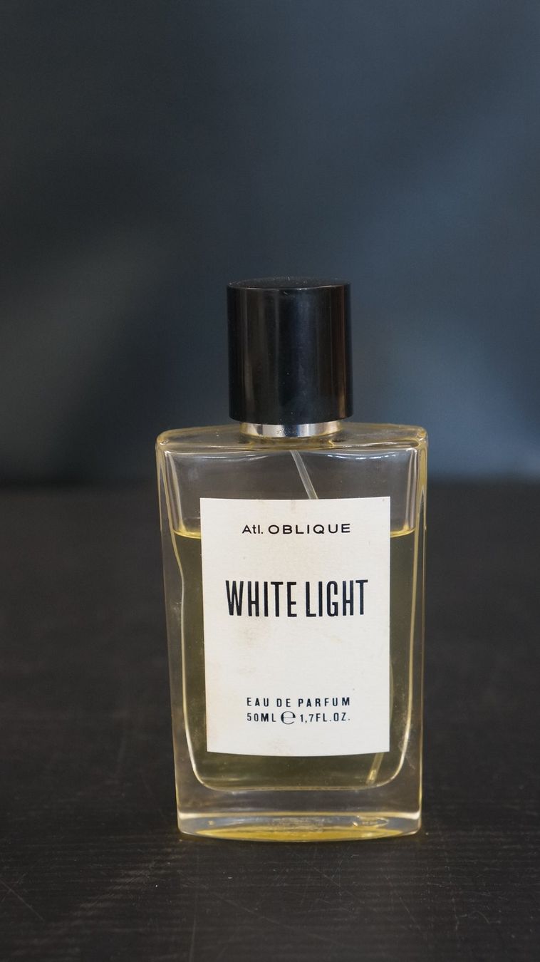 Profumi & Eau de Toilette: White Light Parfüm – Usato da Basel venduto da bk_brockibasel
