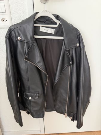 Kunstlederjacke Bershka schwarz Grösse L Damen