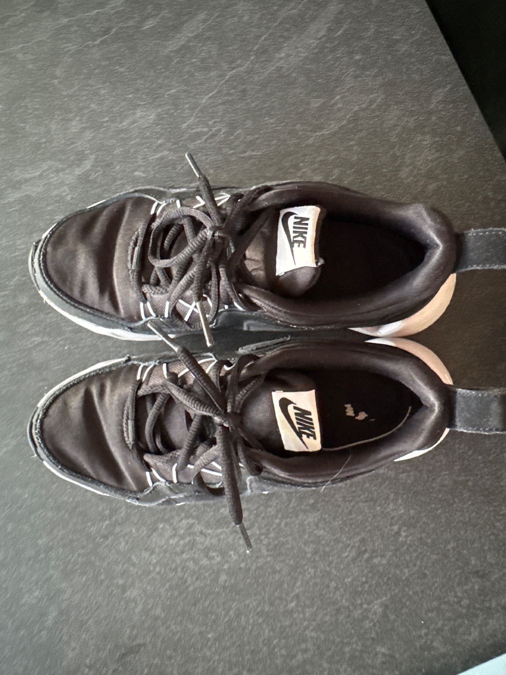 Nike Scarpe da uomo: Nike RYZ 365 Grösse 36.5 – Usato da Pfäffikon SZ venduto da Melanie335 2