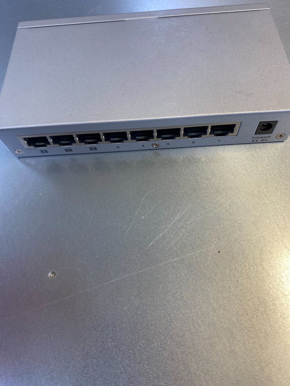 Zyxel Hub & Switch: ZyXEL ES-108A – Usato da Zizers venduto da Digitag0 2