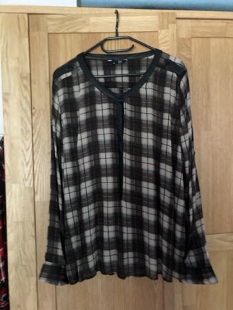 sehr schöne neuwertige Bluse Gr. XL