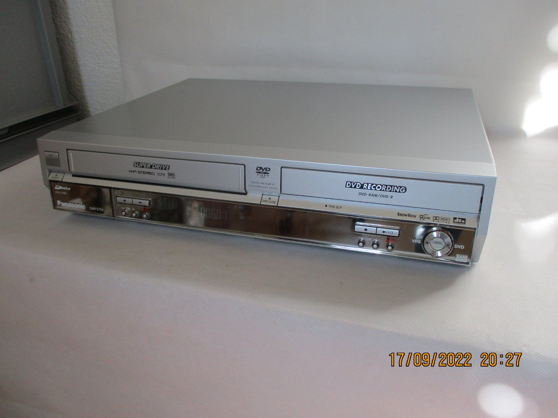 Enregistreurs: Panasonic DMR-E75V DVD / VHS-Recorder / codefree – D'occasion à Liestal par Disc-Point 7
