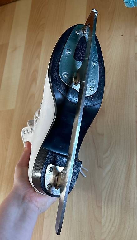 Pattini da ghiaccio: Schlittschuhe Gr 41 – Usato da Chur venduto da petang 3
