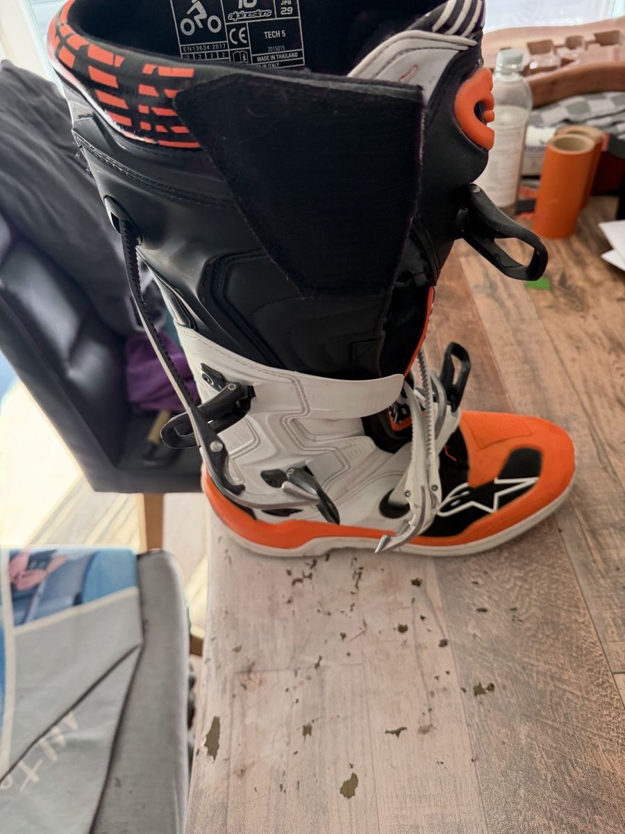 Alpinestars Scarpe da uomo: Alpinestars Tech 5 Motorradstiefel Grösse 44.5 / US 10 – Usato da Rickenbach Sulz venduto da Oliver2322