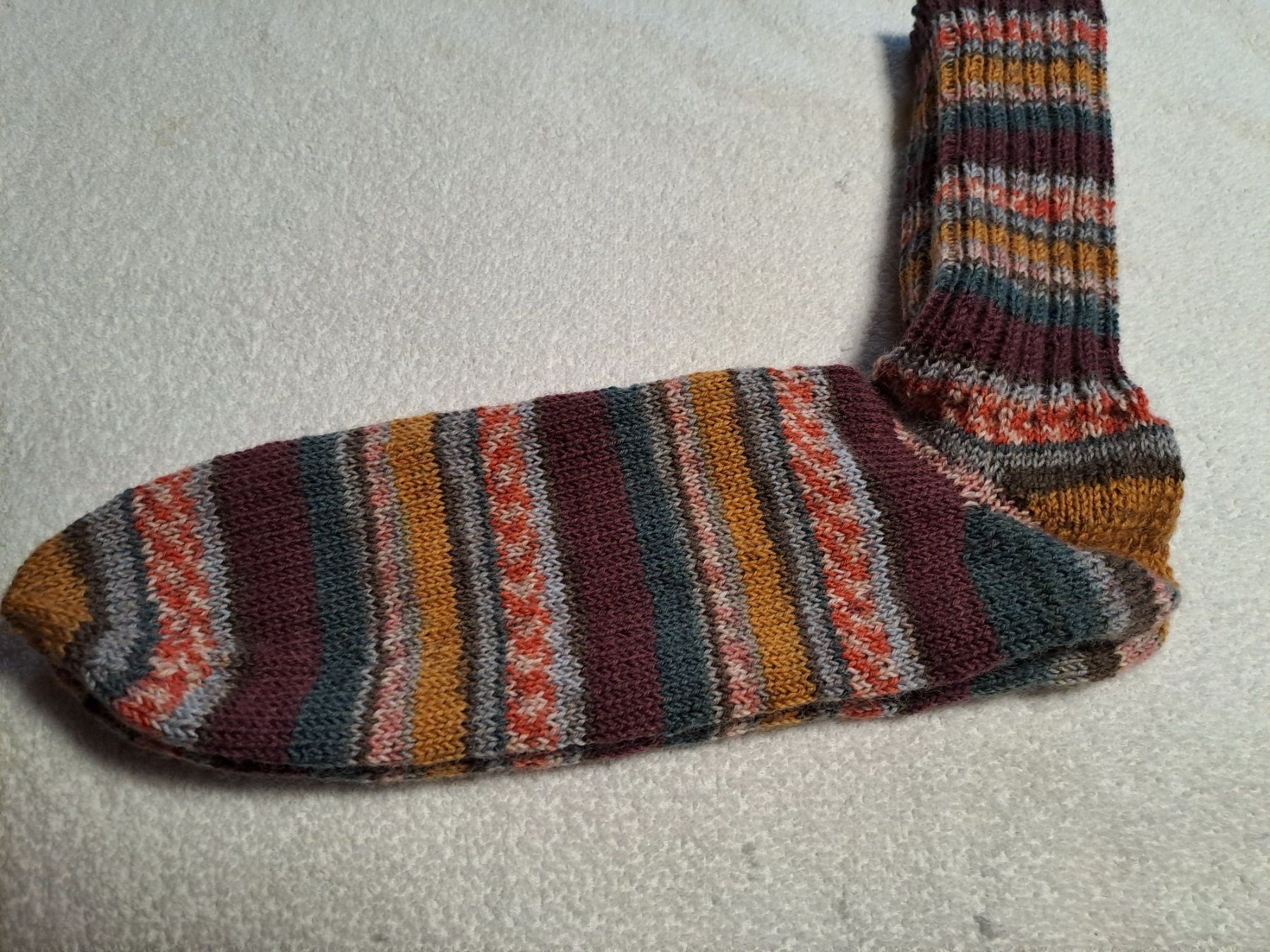 Calze: handgestrickte Socken in Grösse 44 /45 – Nuovo (secondo la descrizione) da Tuttwil venduto da wolleundstoff