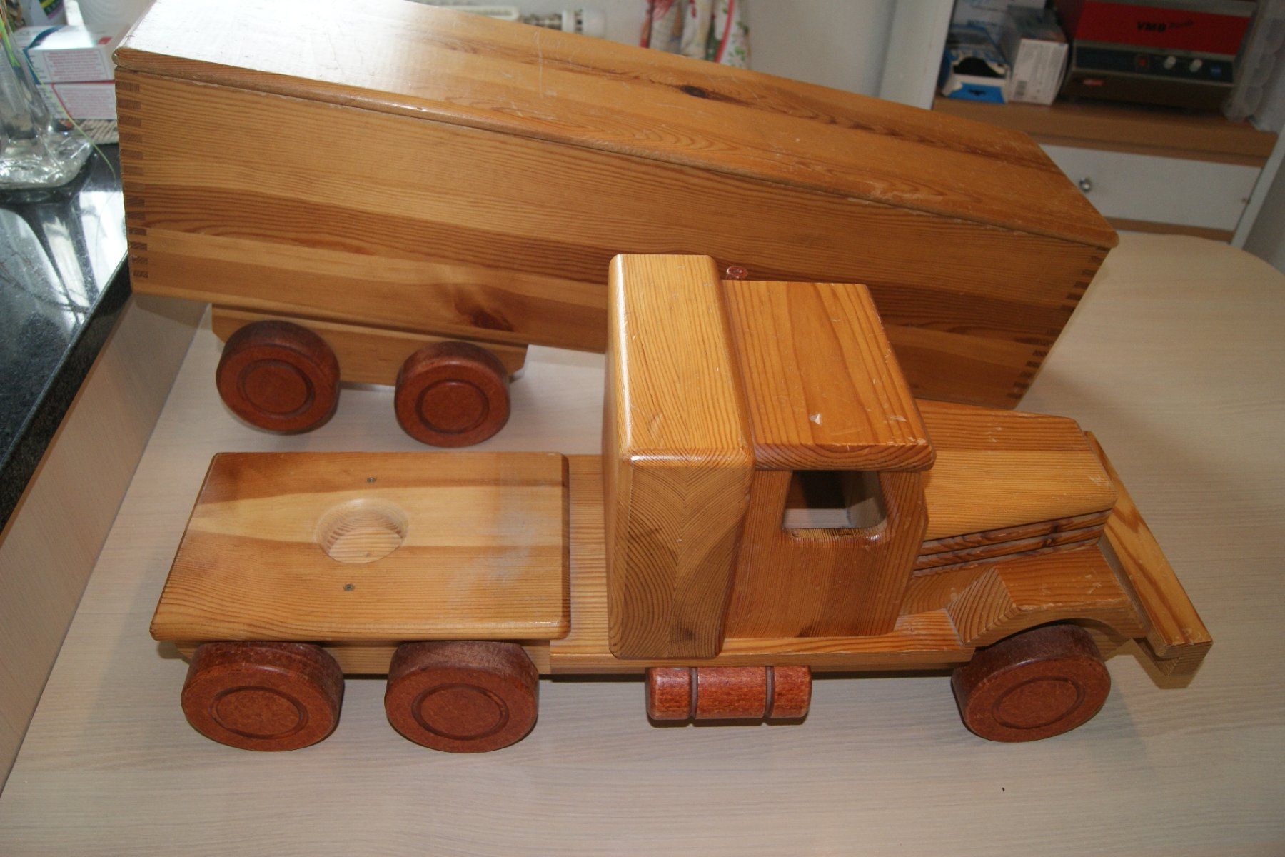 Giocattoli: US Truck Holzmodell – Usato da Aadorf venduto da Stampeders 1