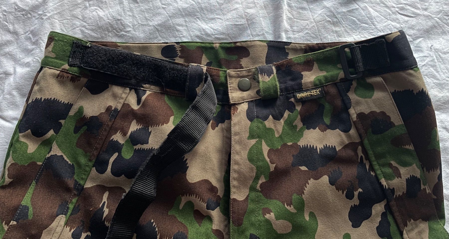 Armée suisse Uniformes: Armee Gore Tex Hose  Gr: M – D'occasion à Wila par Lokelo 2