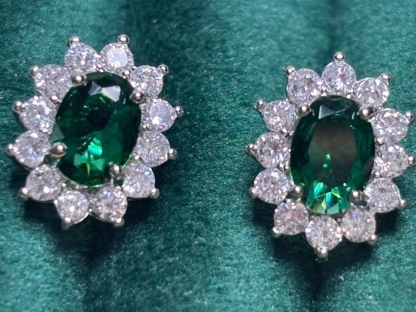 Orecchini pendenti & Orecchini a lobo: Boucles d’oreilles émeraudes ✨ – Usato da Lausanne venduto da mel2dreams