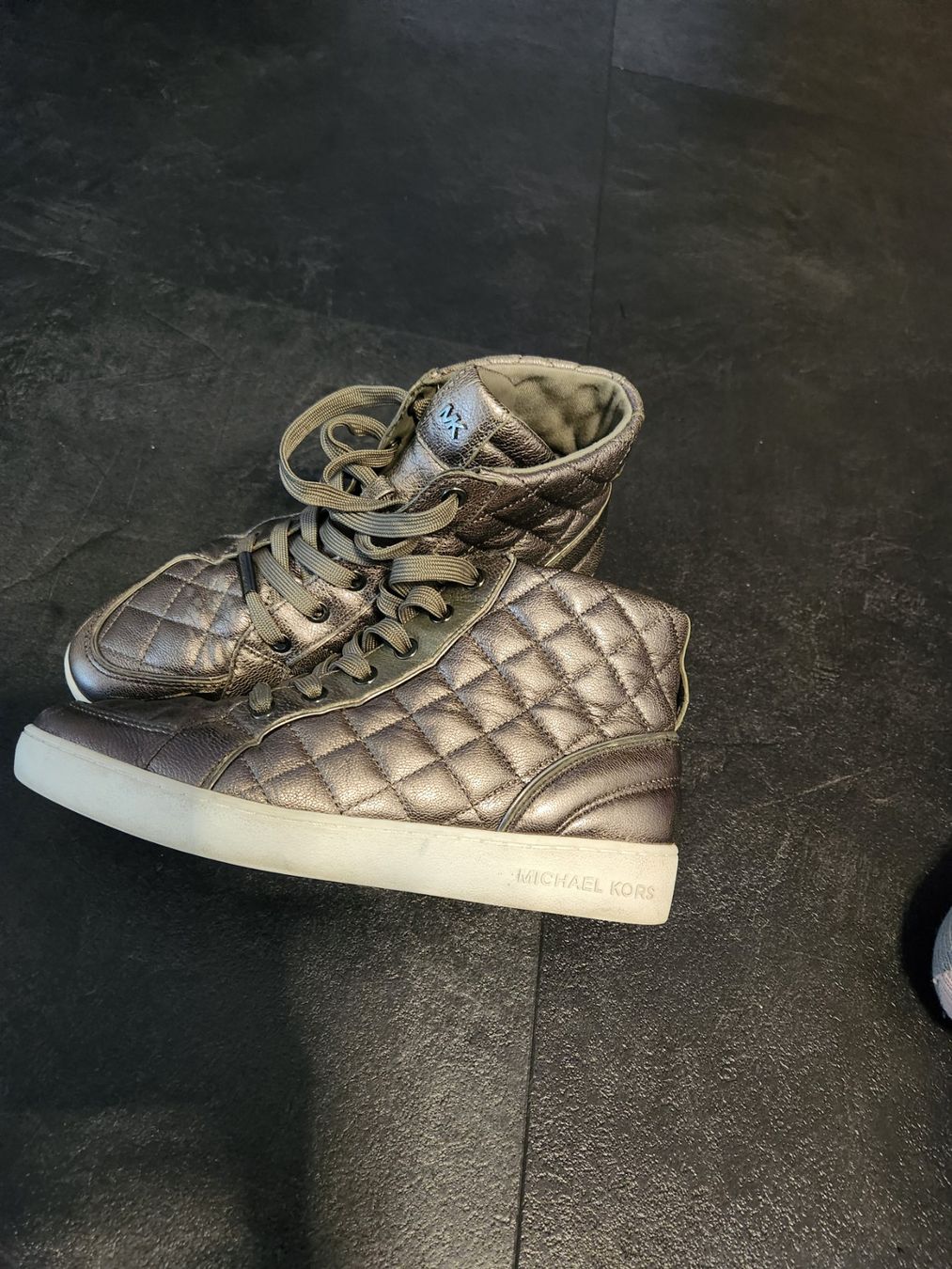 Michael Kors Chaussures femmes: Michael Kors High-Top Sneaker Gr. 37.5 – D'occasion à Oftringen par Leleni 1