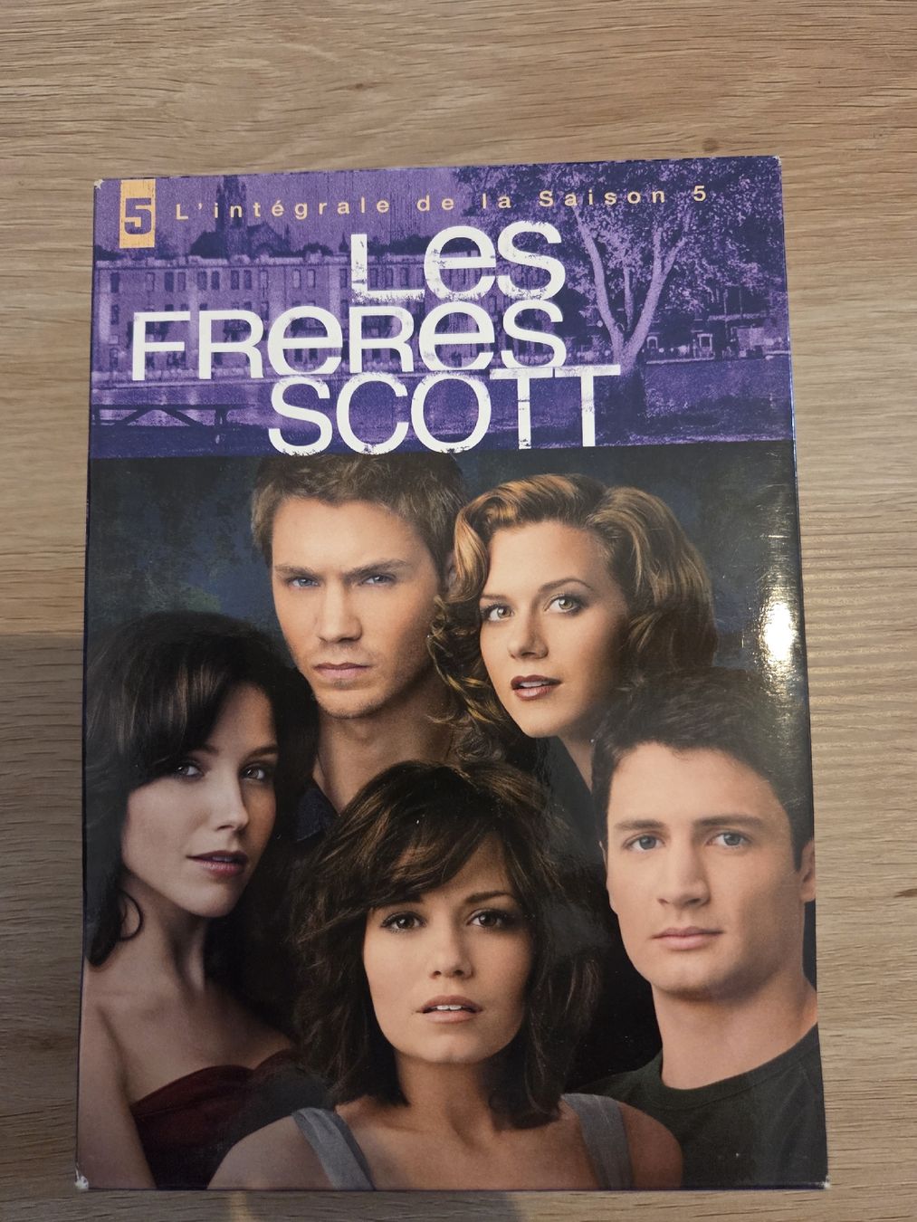 Tutti i DVDs: DVD les frères Scott saison 4+5+6 – Usato da Tramelan venduto da mic_5lzm 1
