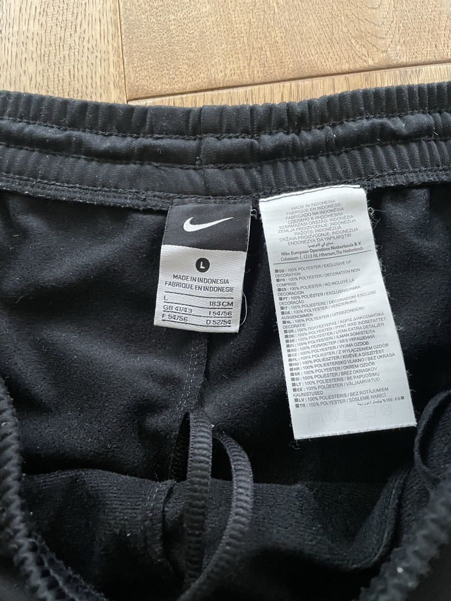 Nike Pantaloni: Nike Trainerhose L – Usato da Sissach venduto da Gaemma 3