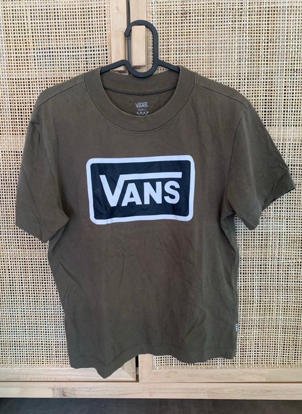 Vans T-Shirts: T-shirt Vans logo rectangle taille S brun Khaki – Gebraucht aus St-Aubin FR von Tiweety