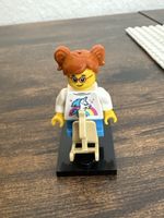 Lego Minifigur Serie 24 Mädchen mit Schaukelpferd