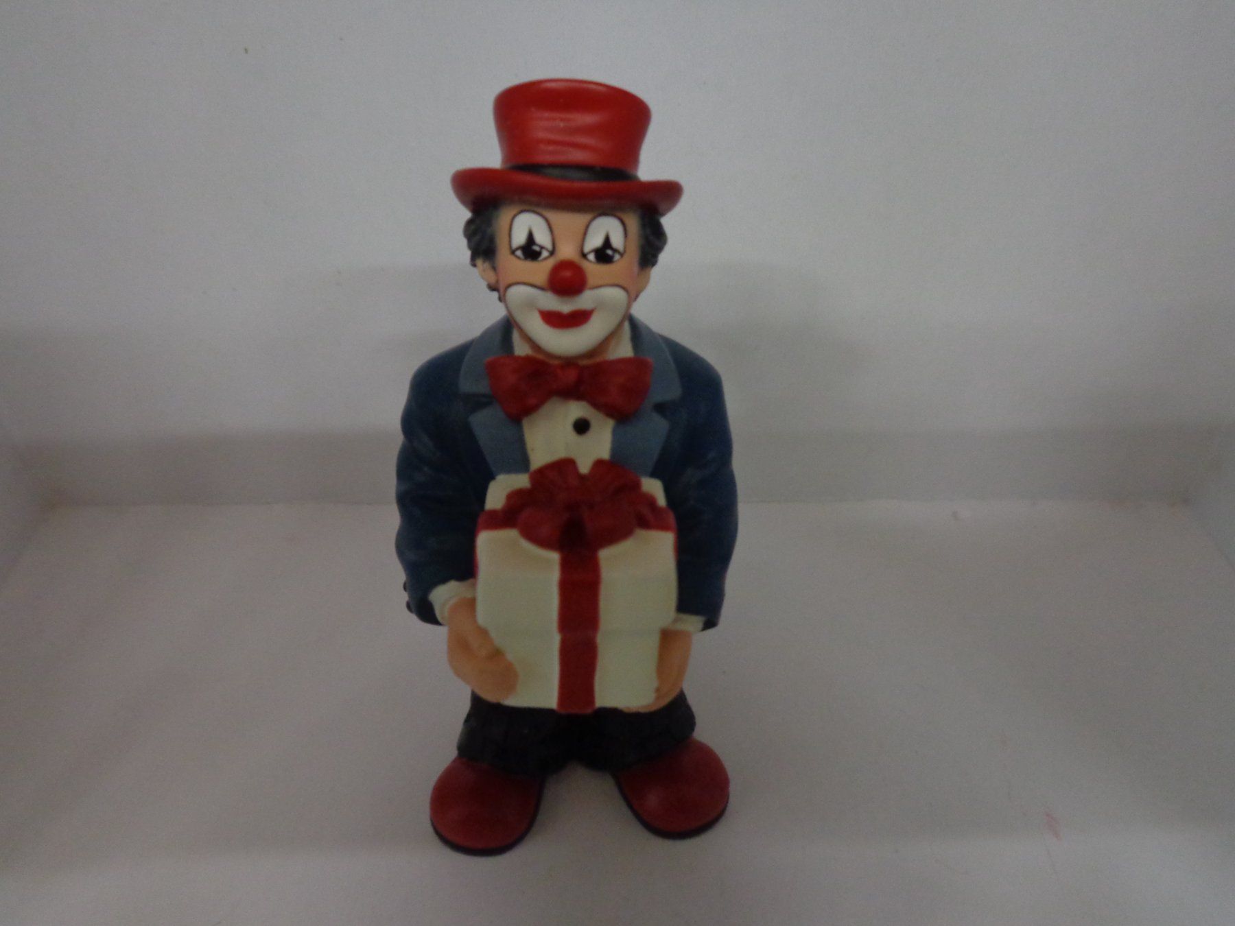 Statuette: Gilde Clown Stehend mit Geschenk Hut rot – Nuovo (secondo la descrizione) da Liestal venduto da Gecko16