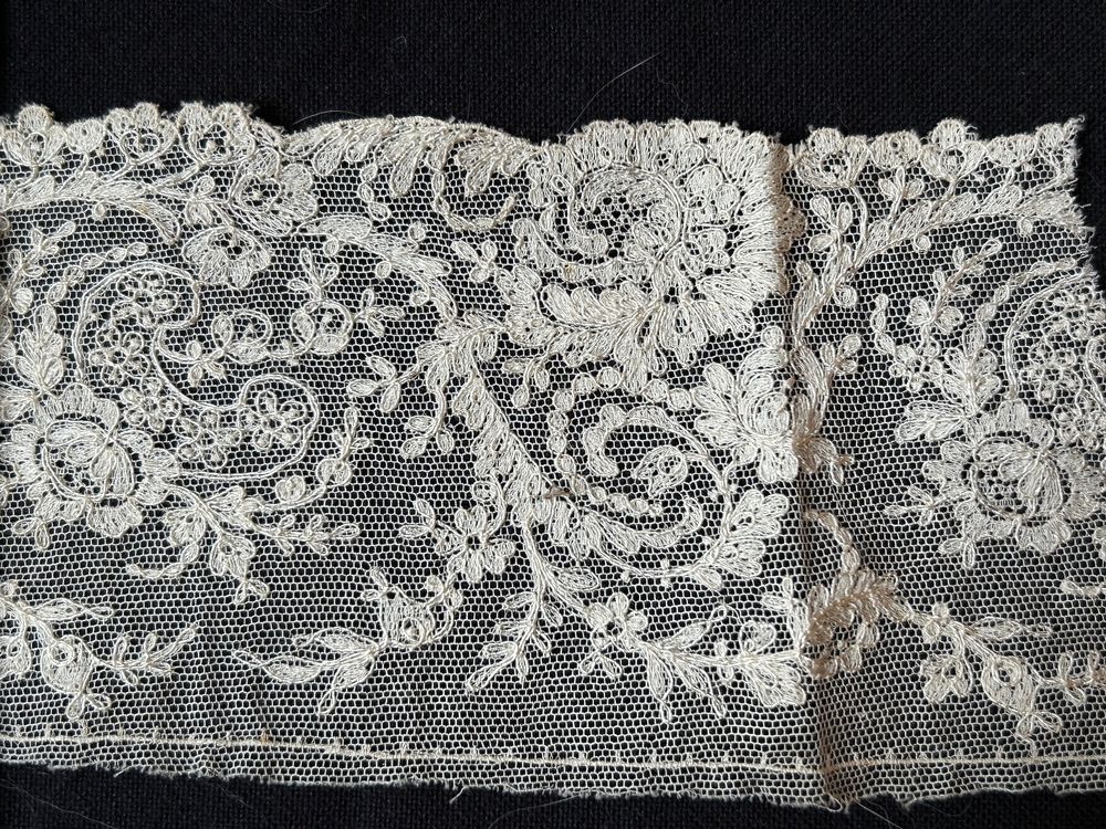 Dentelle Ancienne Française - Pièce Vintage D'occasion En Bon état Pour Création Ou Décoration