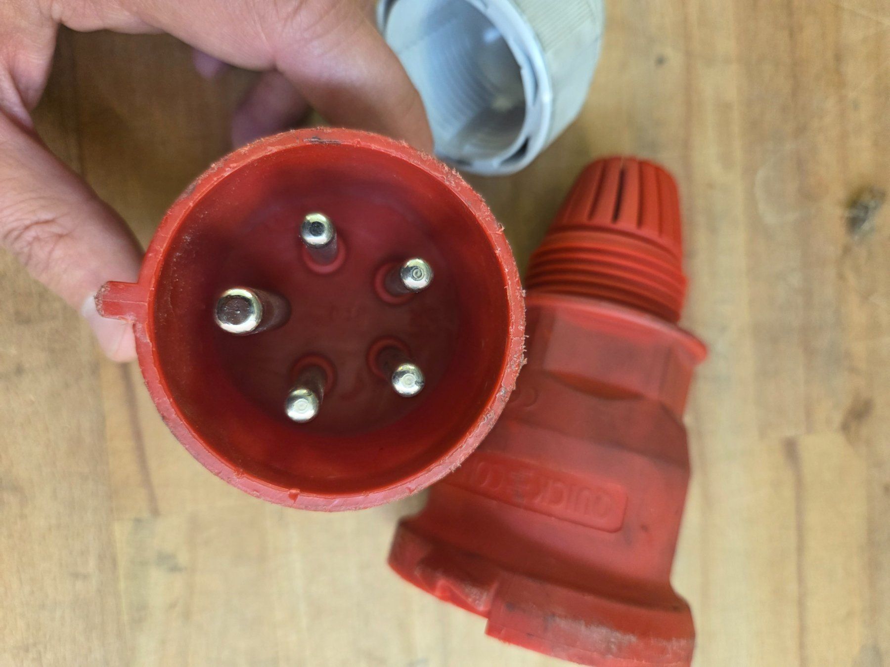 Spine: CEE 32 Stecker 2St. – Usato da Unterschächen venduto da Fixu86 7