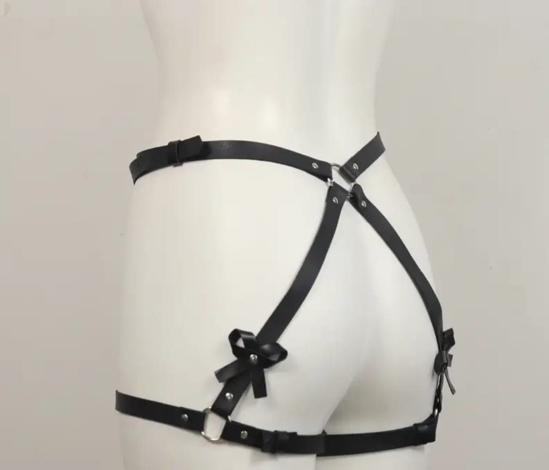 Cinture: Schwarzer Harness Body Gurt mit Schleifen, – Nuovo e nell'imballaggio originale da St.Erhard venduto da Saskya551 1