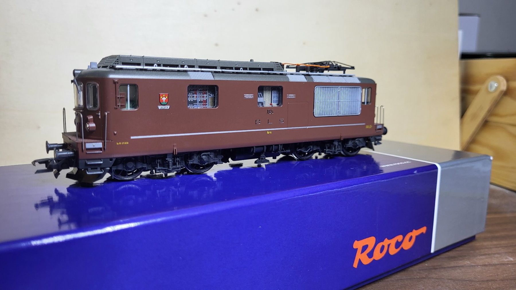 Roco Modellini di ferrovie: Re 4/4  185 BLS  Lalden  mit Sounddecoder  DC – Usato da Boswil venduto da Pontiac55