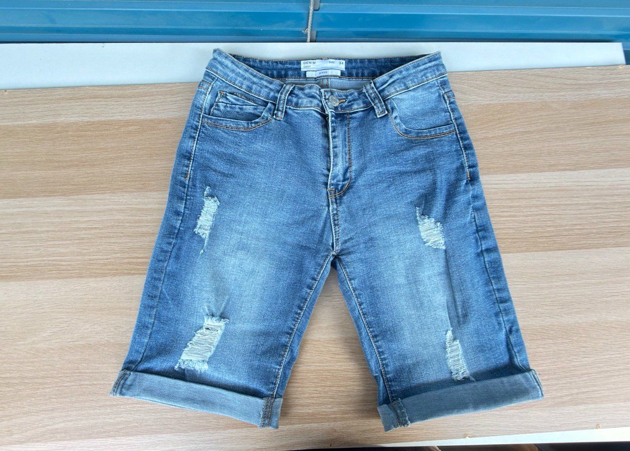 Zebra Jeans: Zebra Denim Destroyed Bermuda-Shorts – Gebraucht aus Thônex von Suisse.Shopping