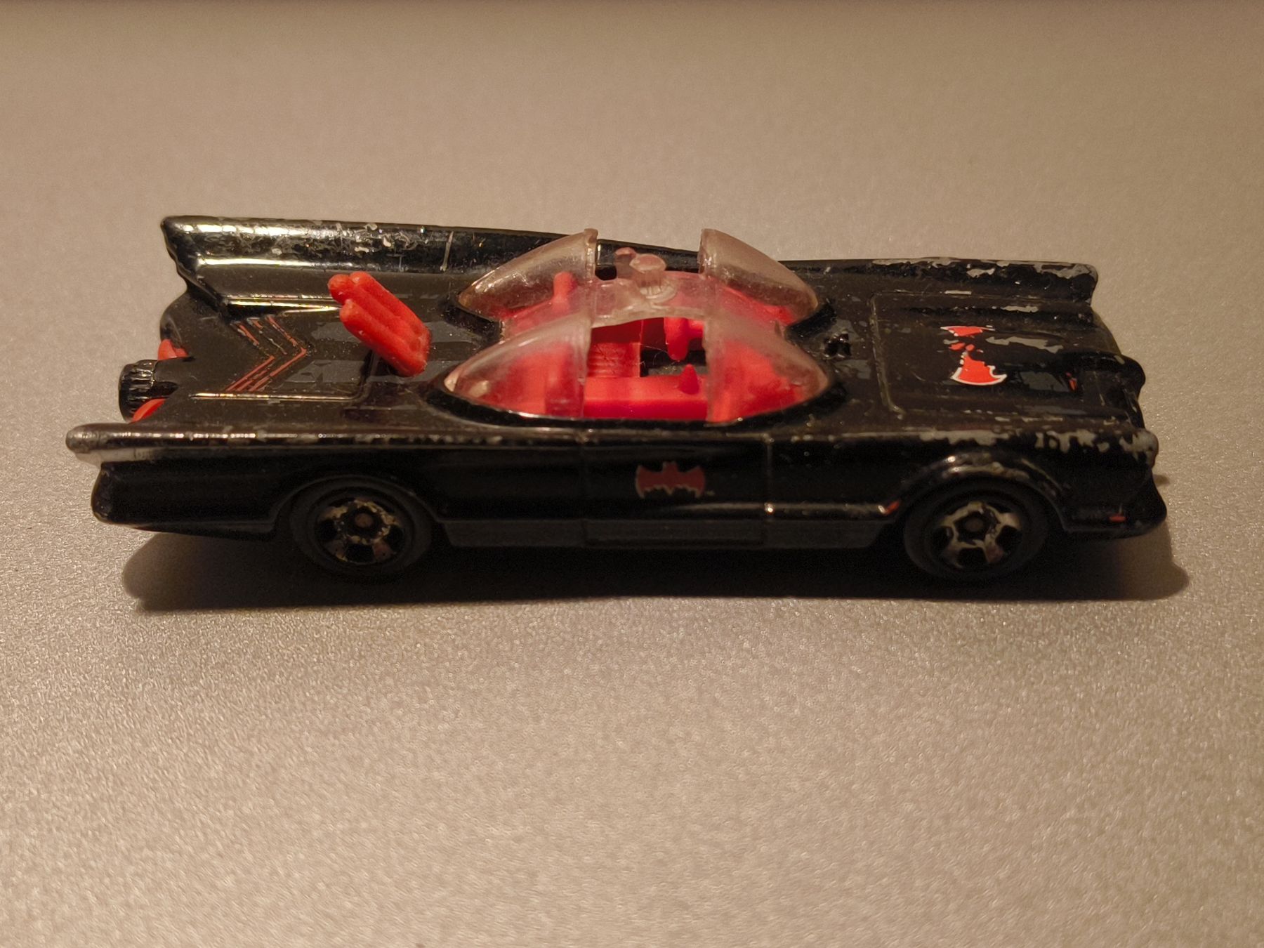 Hot Wheels Modellini d'auto: Hot Wheels Batmobile K6147 1/64 Malaysia DC Comics – Usato da stettlen venduto da VintageBern_ch 1