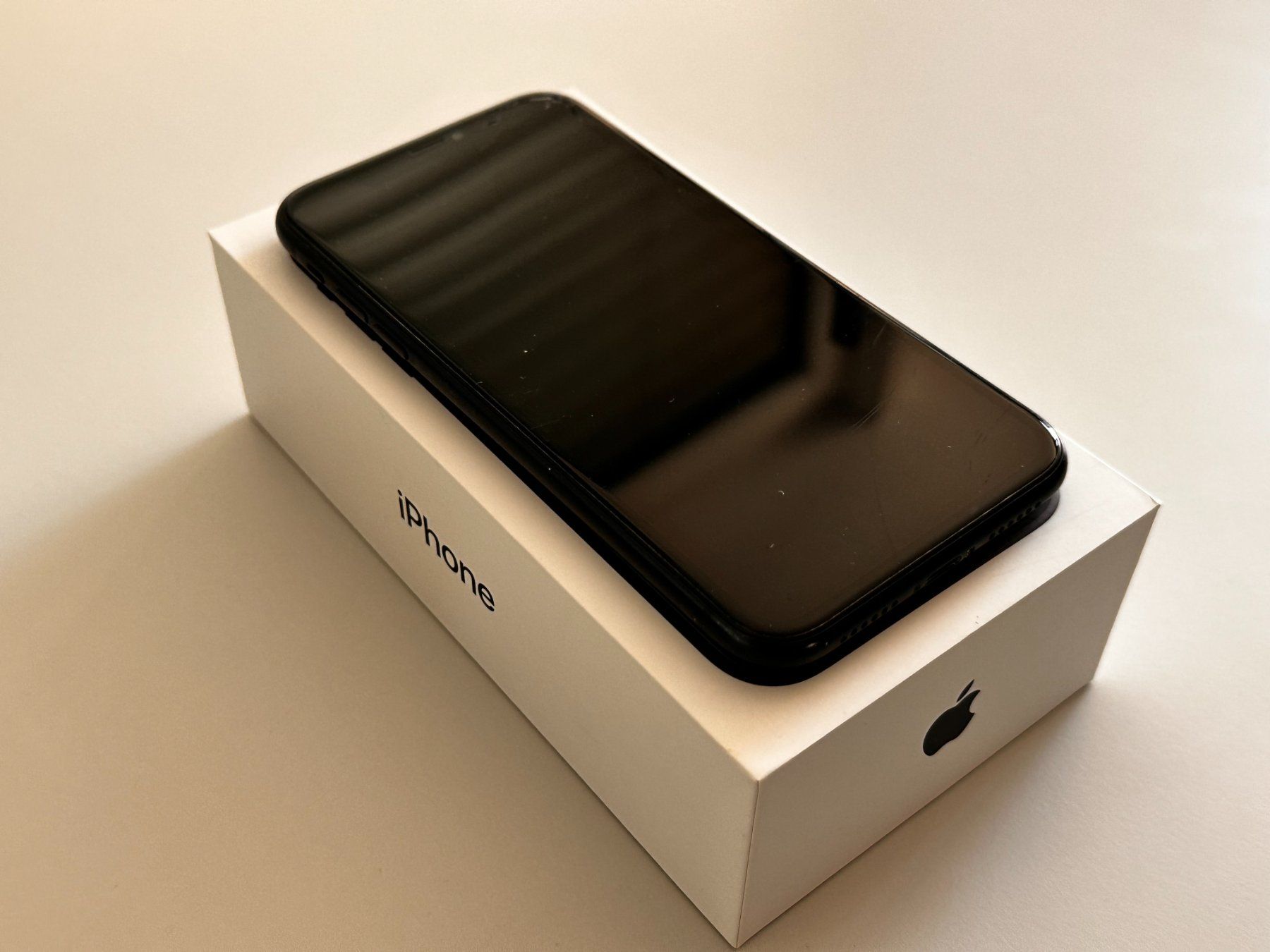 Apple Telefoni cellulari / Smartphones: iPhone XR, 128 GB, weiss – Usato da Gränichen venduto da Kapkoerbchen