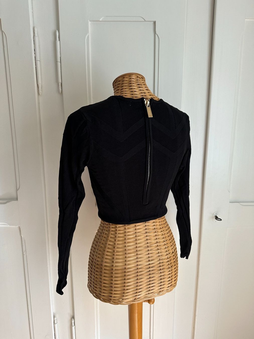 Top: IVYREVEL - cropped Oberteil schwarz XS – Usato da Zürich venduto da Diazaio 2