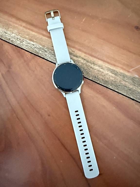 Garmin Smartwatch: Garmin Venu 3s beige + extra Armband – Usato da Reinach AG venduto da Sxxara
