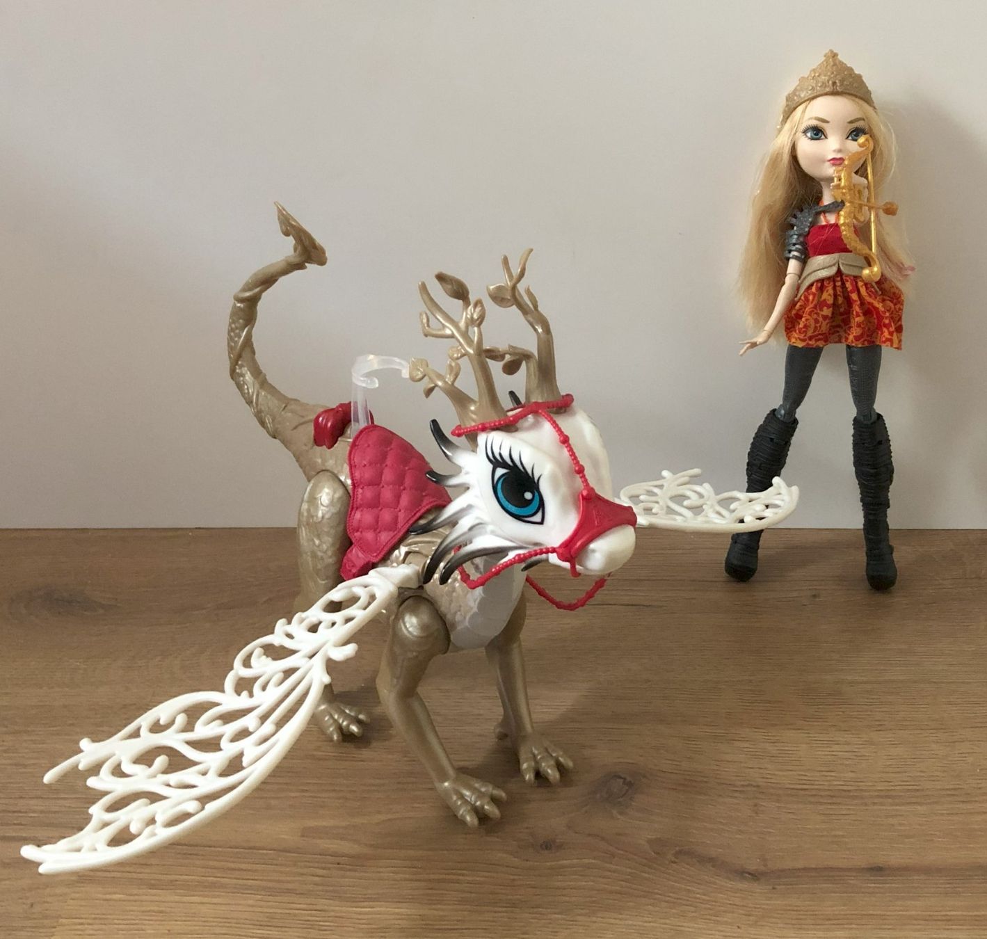 Bambole: Ever After High Dragon – Usato da Estavayer-le-Lac venduto da Lor_tjg5 1