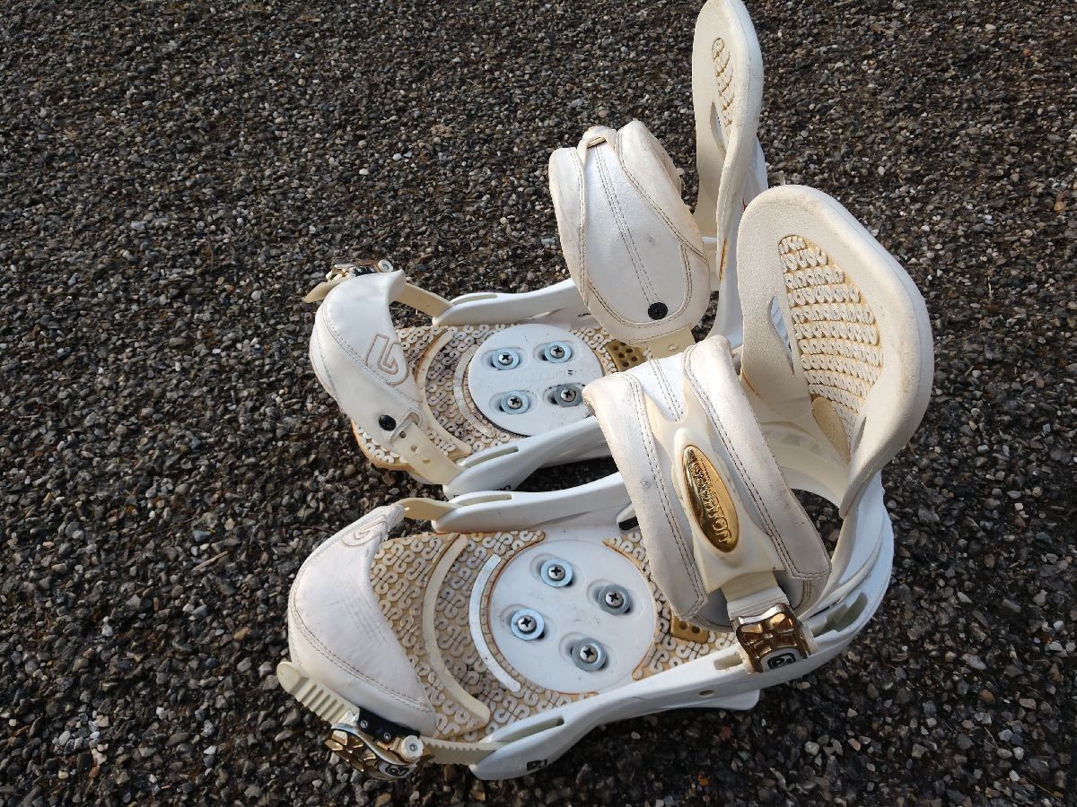 Burton Bindungen: Burton Snowboard P1 Bindung Weiß Gold – Gebraucht aus Adliswill von michael_rr