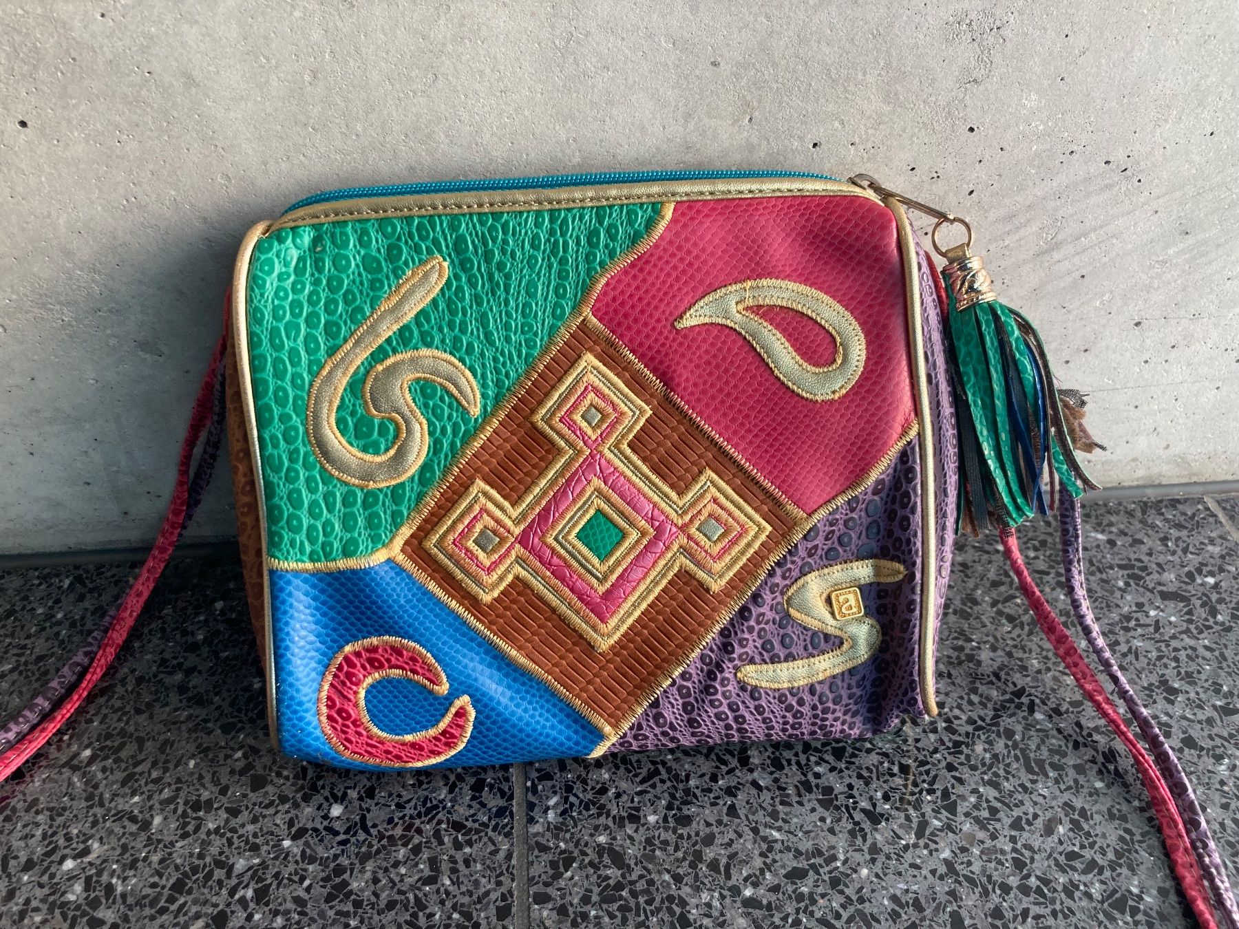 Borse da donna: Bunte Patchwork Handtasche mit Quaste, Retro Sommer Trend – Usato da Zürich venduto da Idbiw