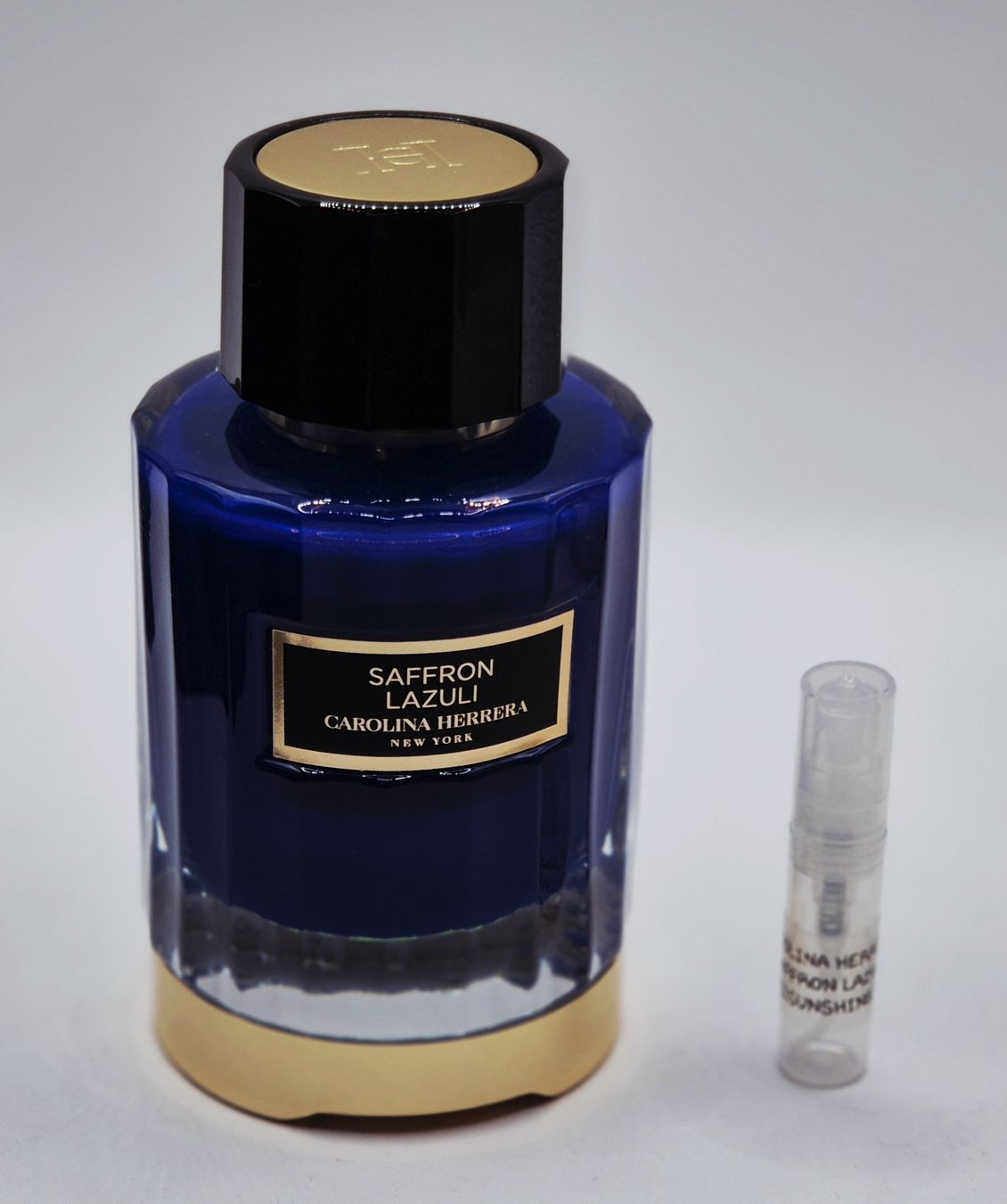Carolina Herrera Profumi & Eau de Toilette: 2 ml SAFFRON LAZULI CAROLINA HERRERA ABFÜLLUNG – Nuovo (secondo la descrizione) da St. Gallen venduto da CaliSunshine