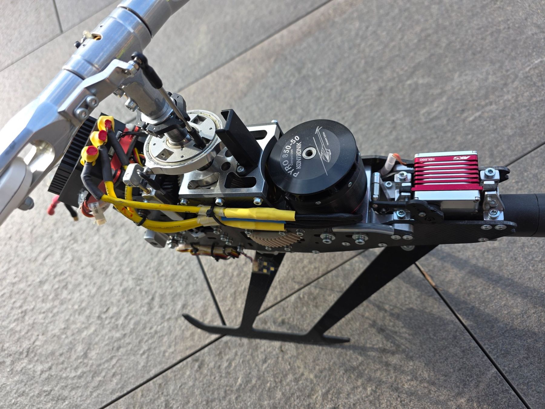 Modellismo RC: Henseleit TDR II 14S Helikopter mit Top Komponenten – Usato da Ennetbürgen venduto da Czgrach 3