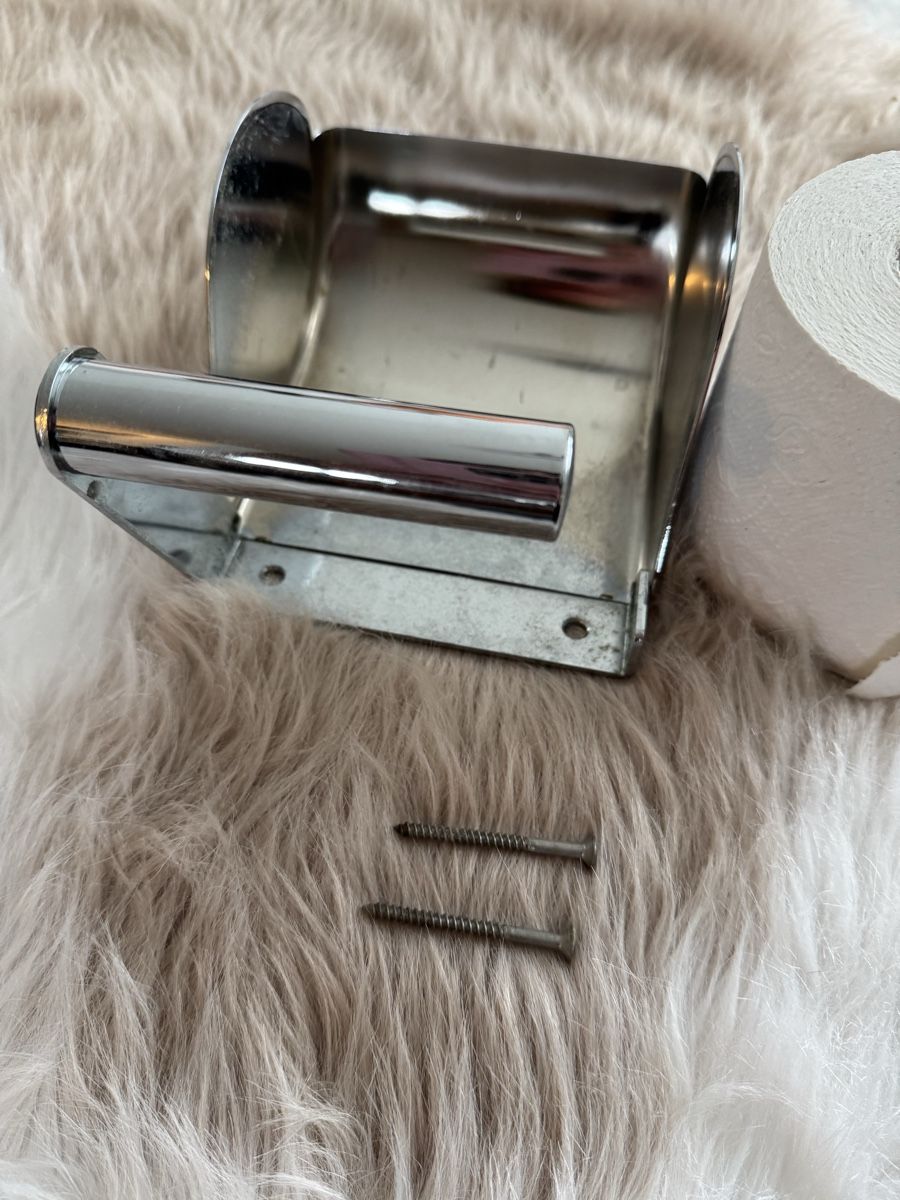 Wandhalterungen: WC Rollenhalter mit Deckel – Gebraucht aus Oberentfelden von Judyku 1
