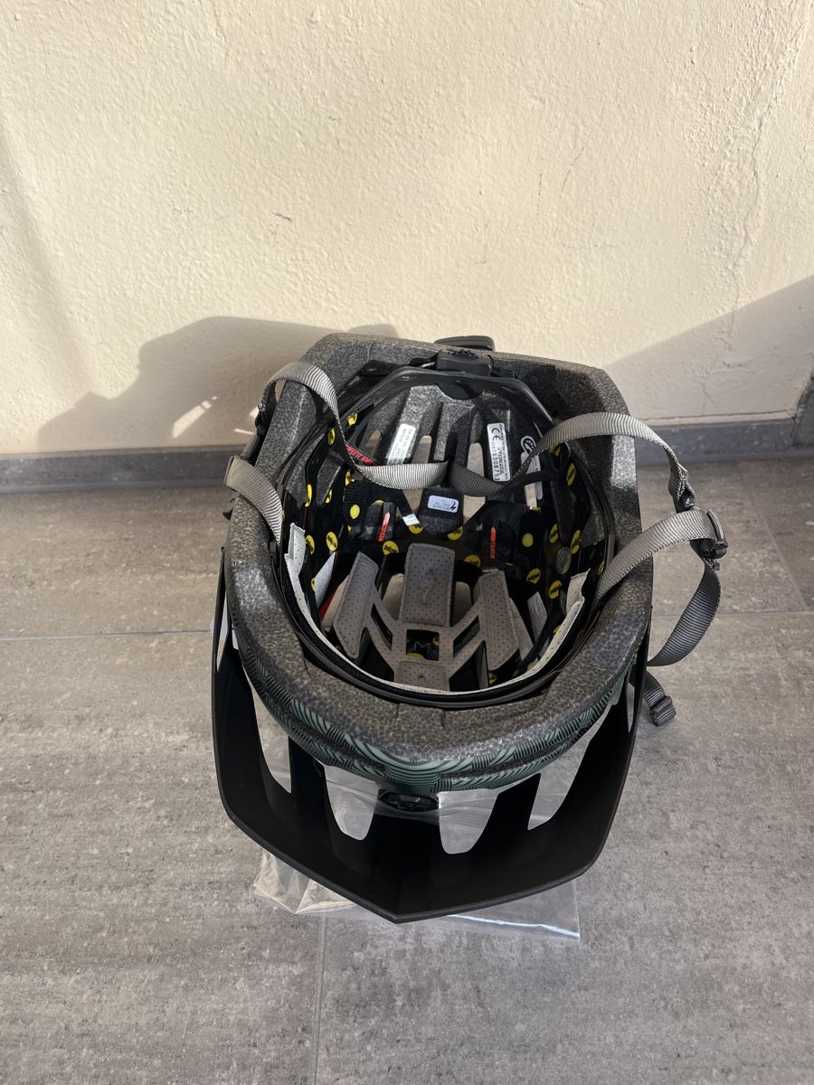 Specialized Casques: Velohelm Spezialized Originialverpackt – Neuf avec emballage d'origine à Zürich par Rednolac 3