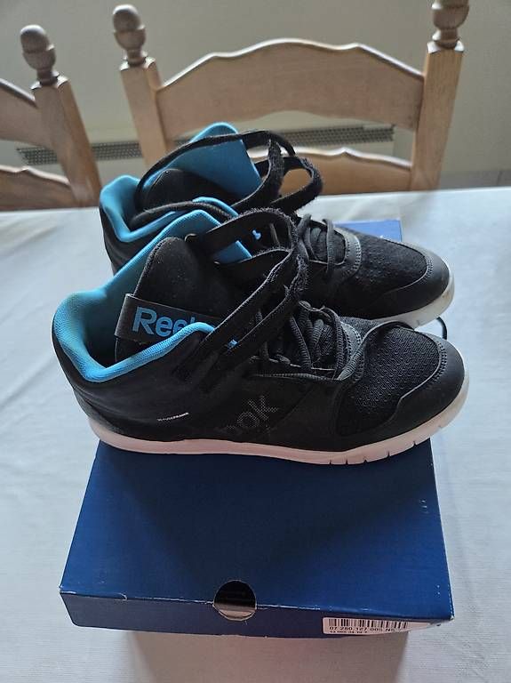 Chaussures femmes: Baskets femme  – D'occasion à La Croix (Lutry) par azzura01