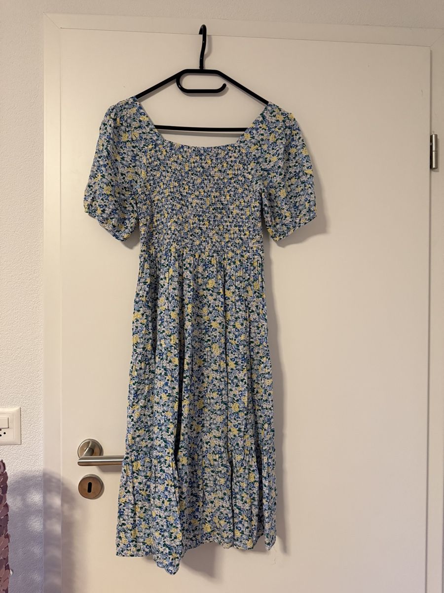 Kleider: Sommerkleid mit Blumenmuster – Neu (gemäss Beschreibung) aus Villigen von Liviaange 1