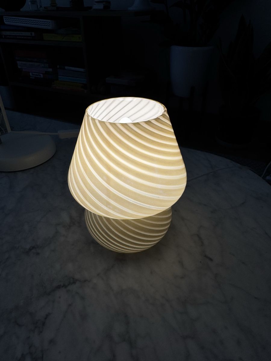 Lampes: Buttercream-colored glass table lamp – D'occasion à Horw par lor_mh97