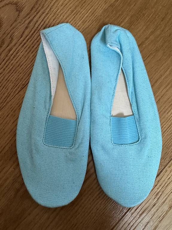 Scarpe per ragazzi: Gymnastikschuhe Gr.30 – Usato da Worb venduto da janelle03