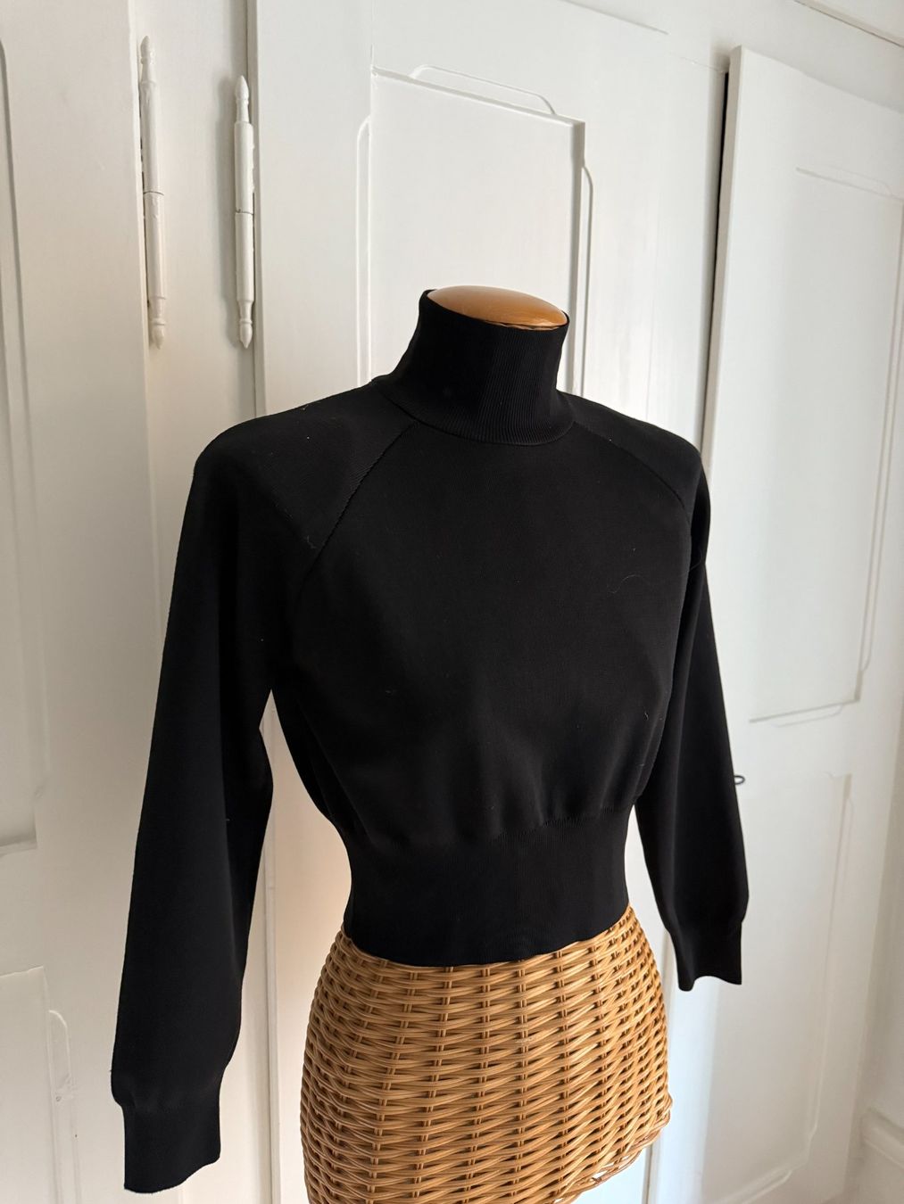 Zara Pullover & Sweatshirts: ZARA - cropped Pullover schwarz S – Gebraucht aus Zürich von Diazaio 1