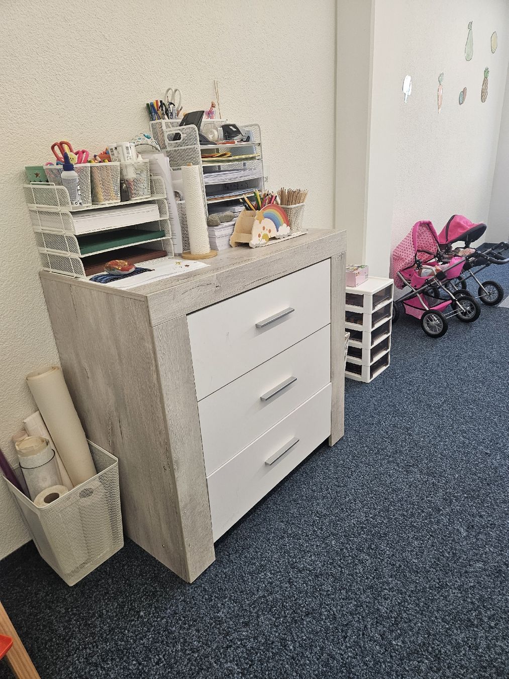 Commodes: komode weiss/grau – D'occasion à Oetwil am See par akkawi 2