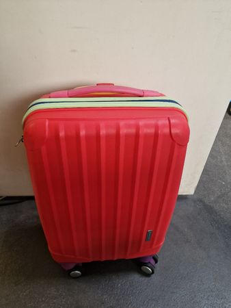 Handgepäck Koffer rot mit Rollen und Griff gebraucht