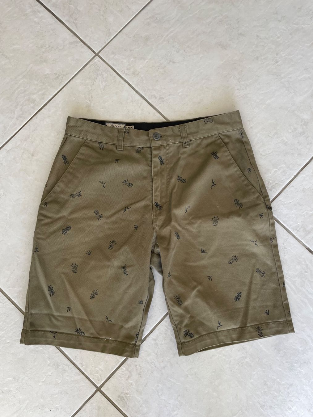 Pantaloni: Short volcom taille 30 – Usato da Colombier NE venduto da thomasarquint