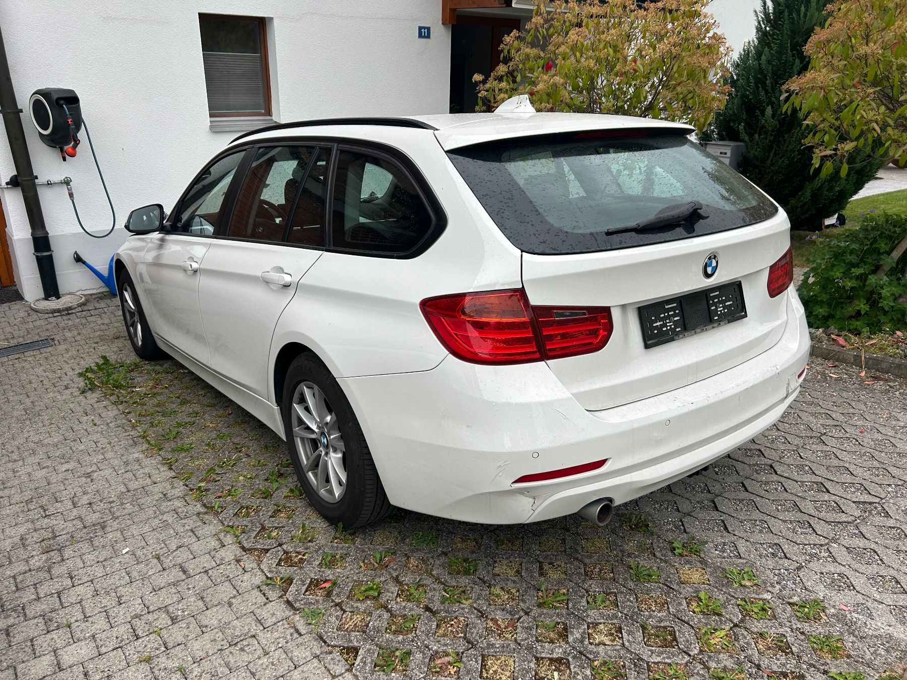 BMW Autos: BMW 320d xDrive mit Carrosserieschaden – Défectueux à Baar par gentis2 1