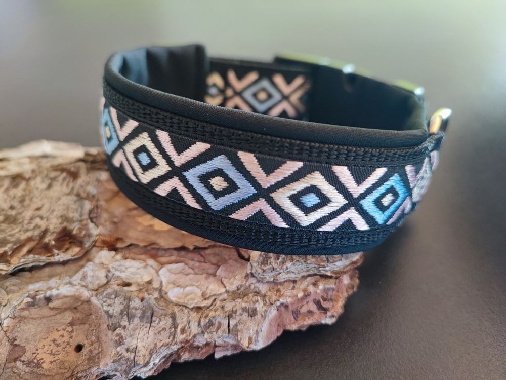 Hundehalsband Aus Leder Mit Blauen Kristallen – Halsumfang 39-47 Cm, Breite 42 Mm, Weich Gepolstert